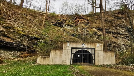 Portal des Besucherbergwerks Felsendome Rabenstein