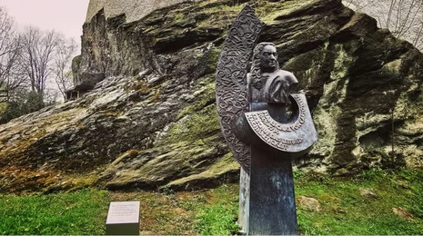 Glimmerschieferfelsen der Burg Rabenstein Glimmerschiefer aufschluss am Fuß der Burg Rabenstein