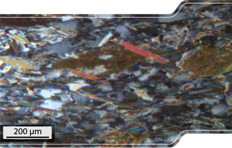 Mineralkörner von zwei Grauwacke-Proben im Dünnschliff.