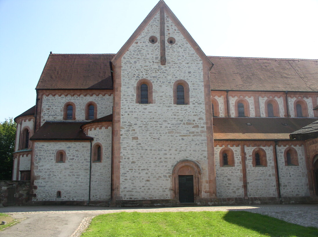 Das Kloster Wechselburg wurde aus Rochlitzer Porphyrtuff erbaut.