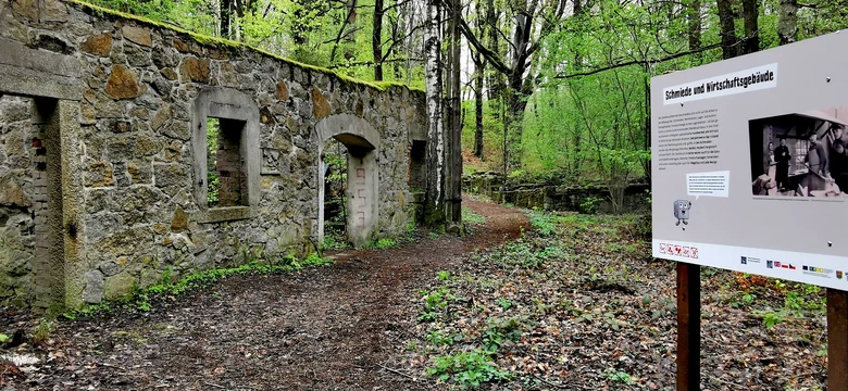 Steinbruchschmiede in den Königshainer Bergen.