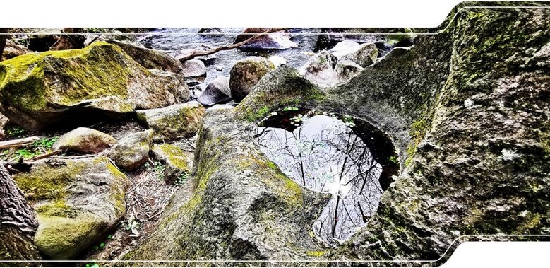 Felsgerölle aus Cordierit-Gneis mit Strudeltöpfen im Chemnitztal