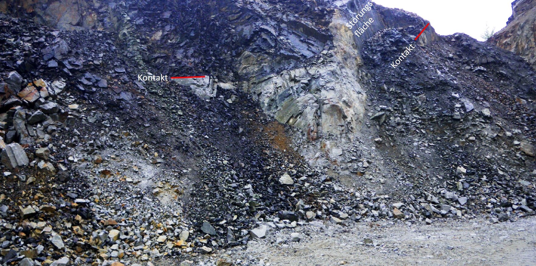 Intrusivkontakt von Grauwacke und Granodiorit im Steinbruch Schwarzkollm.