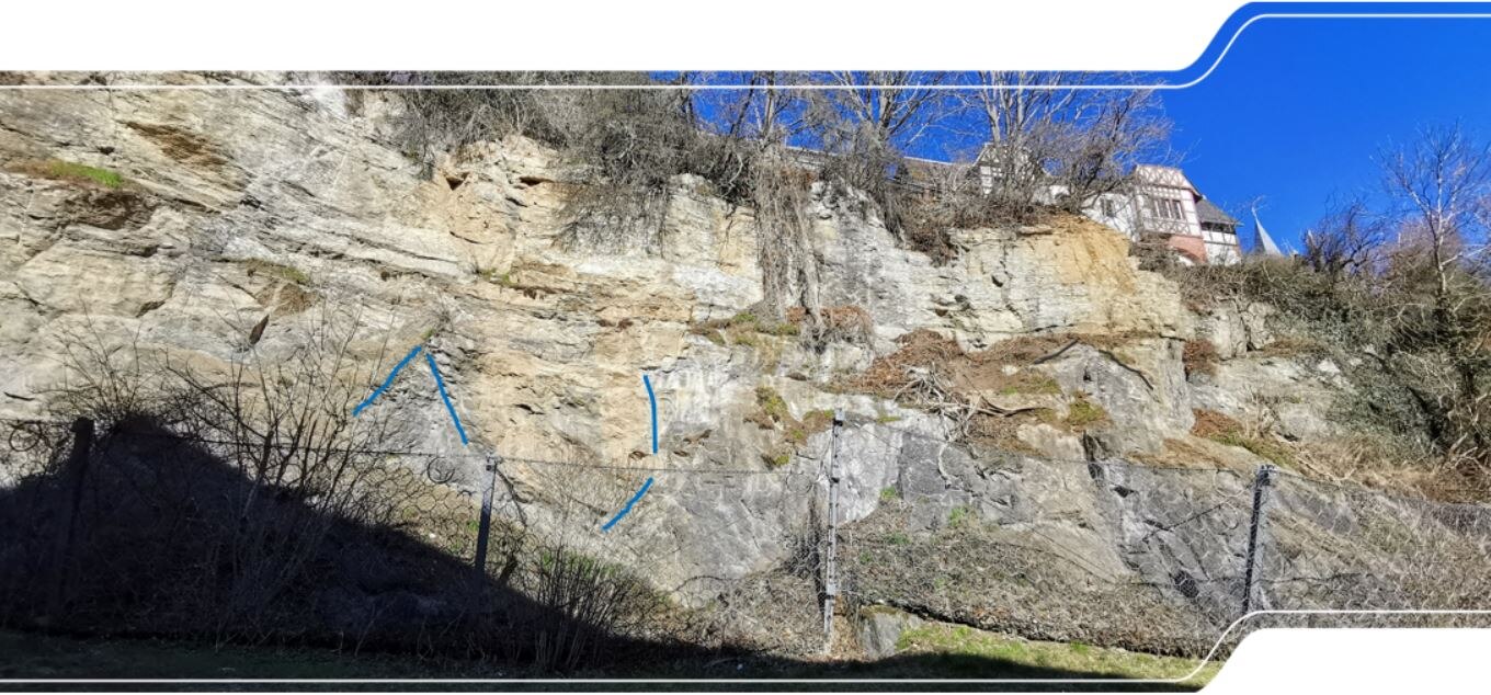 Steinbruchwand Elsterwehr in Plauen mit devonsichem Basalt und Kalkstein