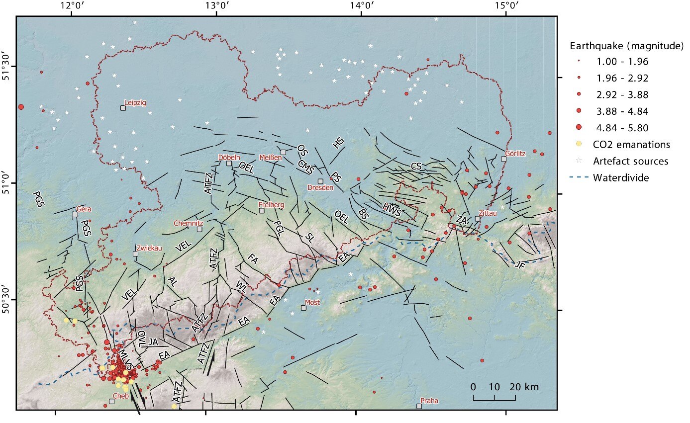Das Bild zeigt ein digitales Geländemodell von Sachsen mit geomorphologischen Lineamenten.