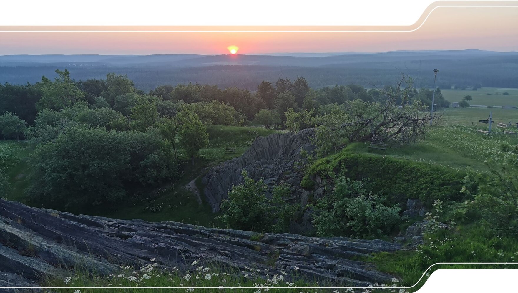 Basaltfächer am Hirtstein und Blick über das mittlere Erzgebirge.