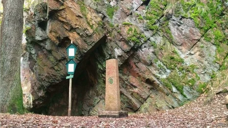 Geologischer Aufschluss am Mittelpunkt von Sachsen Mittelpunkt von Sachsen als wichtiger geologischer Aufschluss