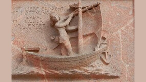 Hausfassade aus Rochlitzer Porphyrtuff, einem Rhyolith