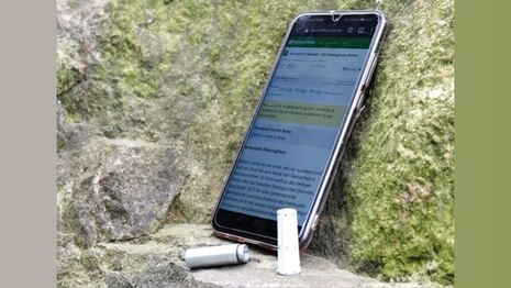 Handy mit App zum Geocaching