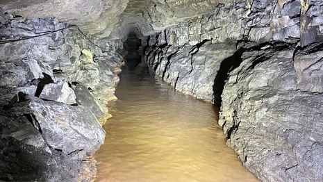 Entwässerung eines Bergwerks unterirdisches Wasser in einem Bergwerksstollen