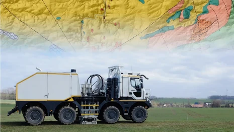 Vibroseisfahrzeug im Granulit-Massiv Vibroseis-Fahrzeug bei seismischer Messung zur aufsuchung von Bruchstrukturen im im Granulit-Massiv