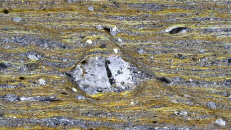 Gneis mit Feldspatklast im Dünnschliff